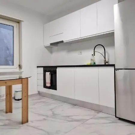 Apartment Lakeview With Self Check-in & Private Parking On Request
