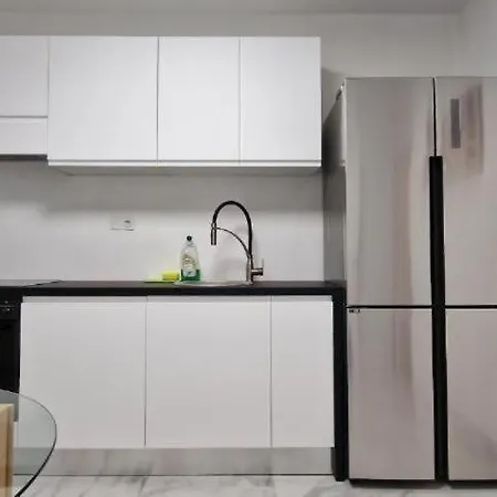 Apartment Lakeview With Self Check-in & Private Parking On Request *